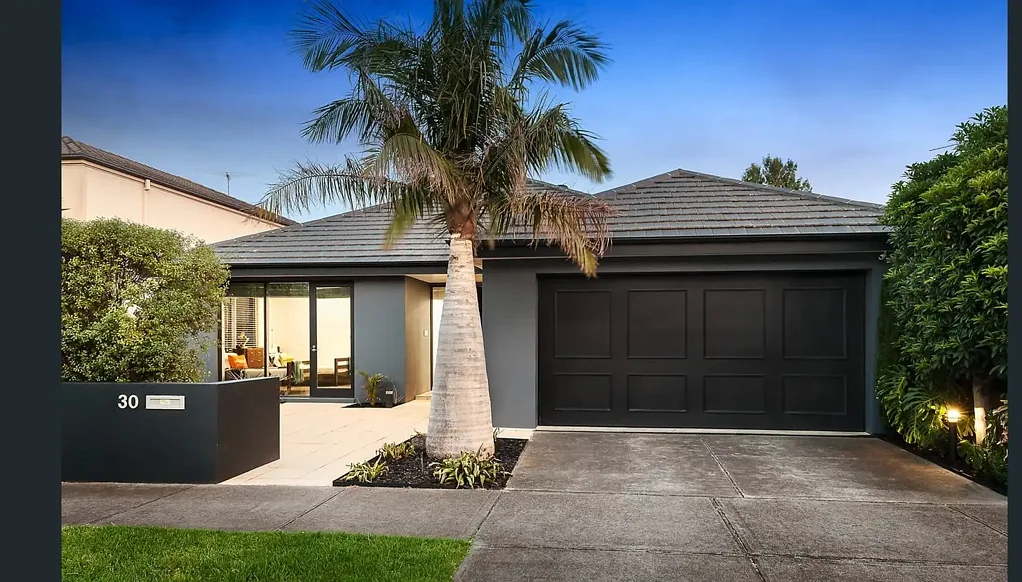 TRANQUIL SPACIOUS MODERN HOME