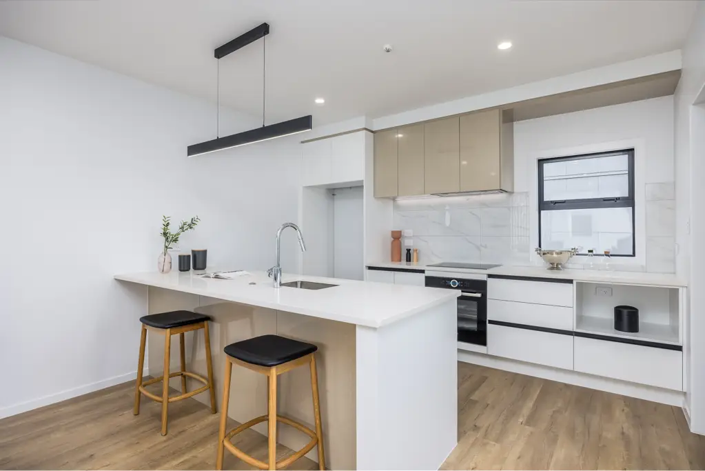 Epsom 3部屋 Commercial & Residential  DGZ!