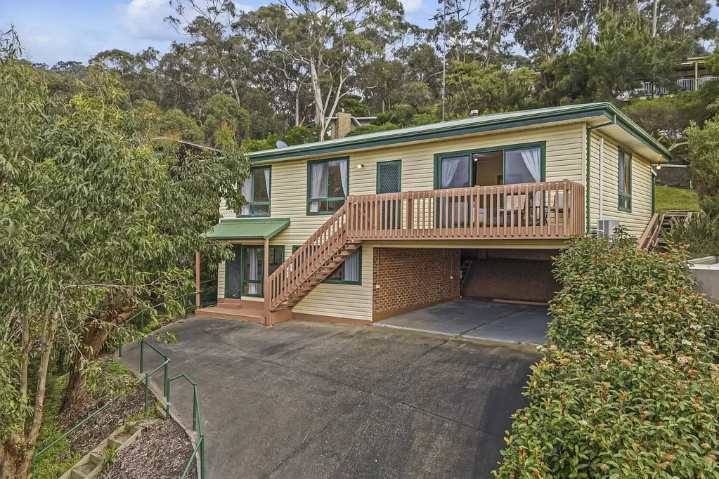 Lorne 5Zimmer ELEVATED HOME, METICULOUSLY PRESENTED