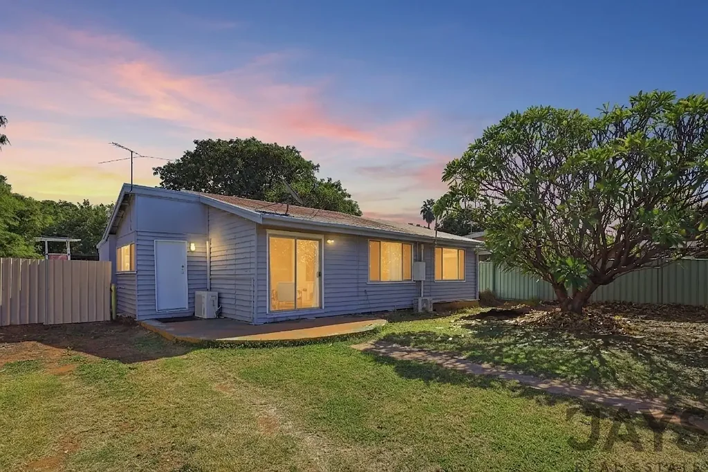 Mount Isa 2房  Low-Maintenance Living on a Generous 746m² Block