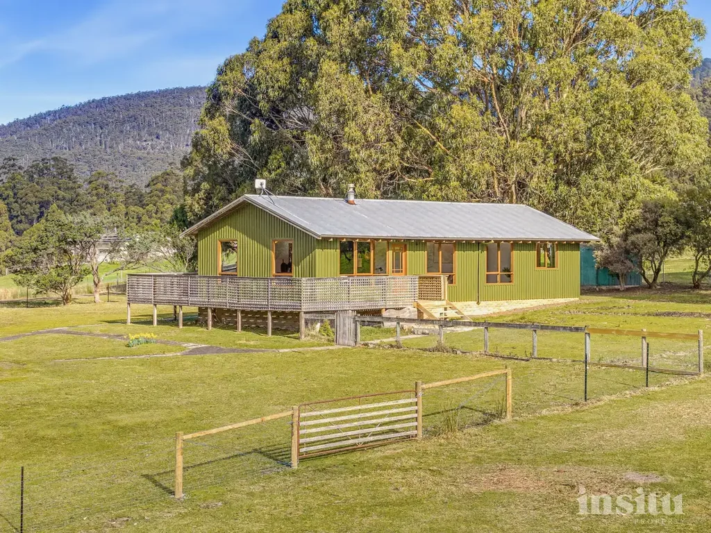 Kettering 3 Bedroom Sun-filled Lifestyle Living on Over Three Acres.