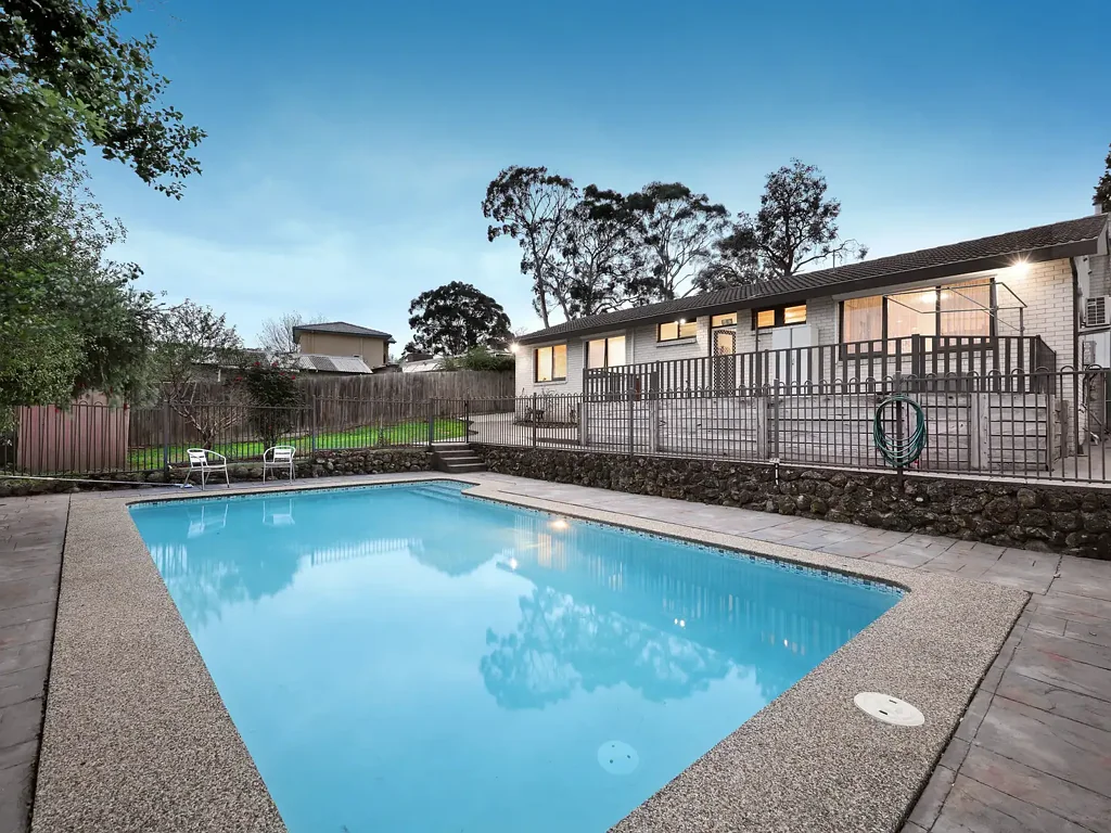 Mount Waverley 4Kwarto A Family Haven with Endless Potential in the MWSC Zone
