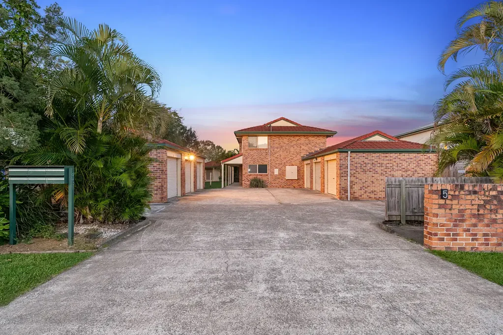 Caboolture 2房  翻新 & 即可入住！ RENOVATED & MOVE IN READY!