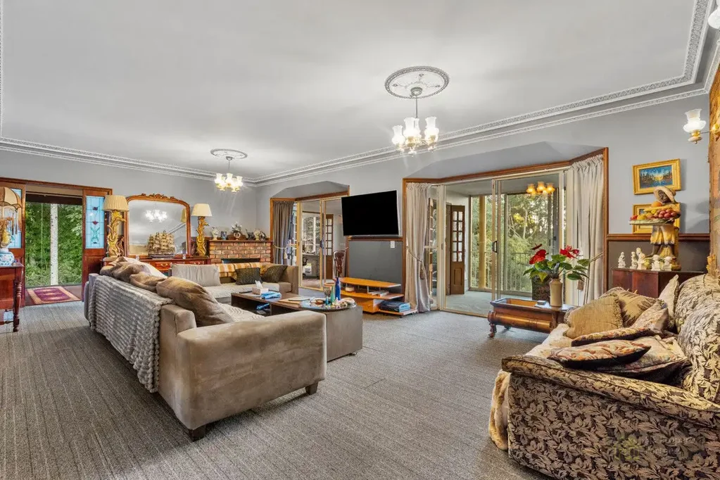 Tamborine Mountain 5房  DUAL OCCUPANCY UNDER ONE ROOF. "All Reasonable Offers Submitted".