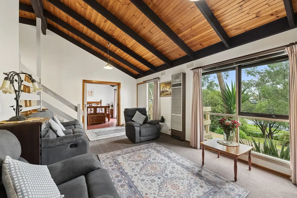 Bayswater North 4બેડરૂમ Character and warmth on 927sqm
