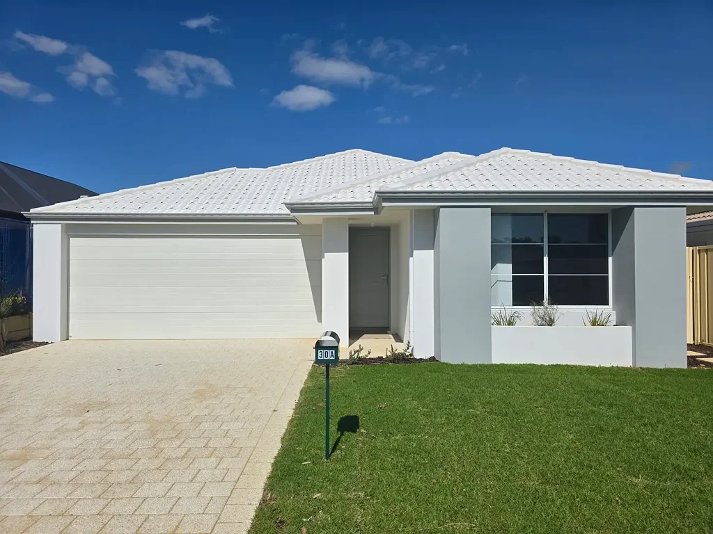 Less than 12 months old, 3x2 in ideal Armadale Location!