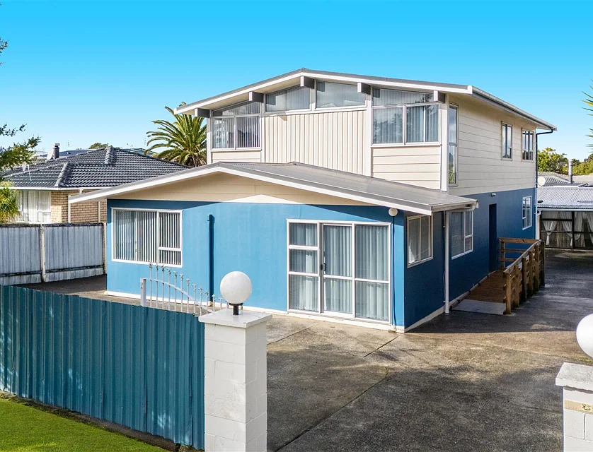 10 Tabitha Crescent, Henderson, Waitakere City, 6 Bedrooms, 2 Bathrooms, House