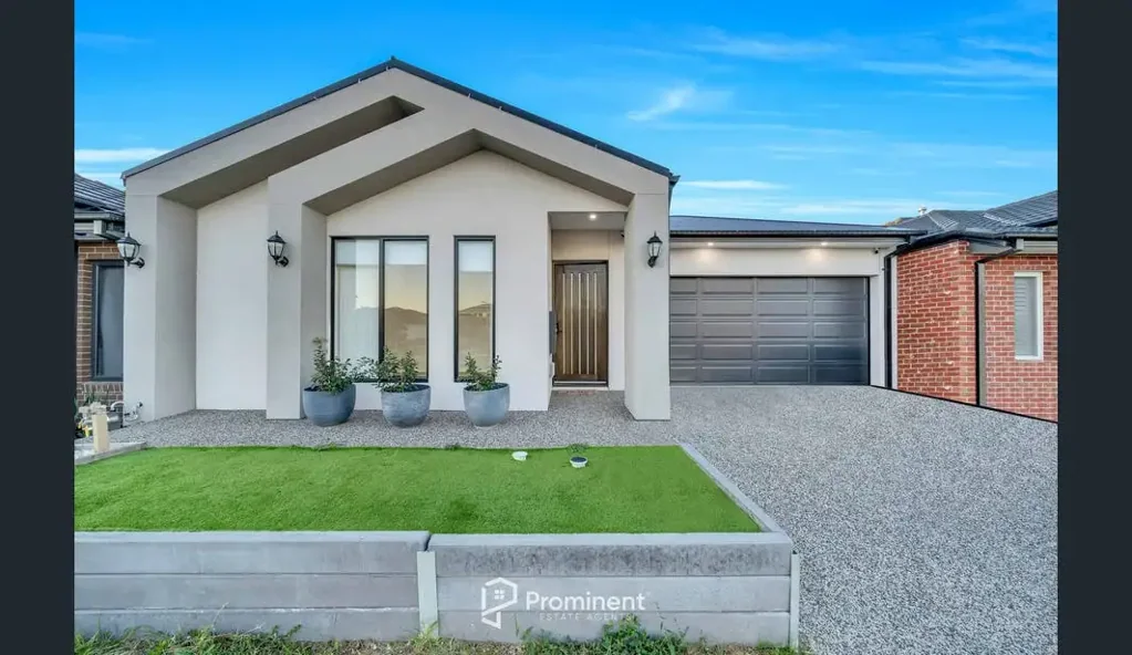 Berwick 4Zimmer Designer Living with High-End Finishes in Prime Berwick Location