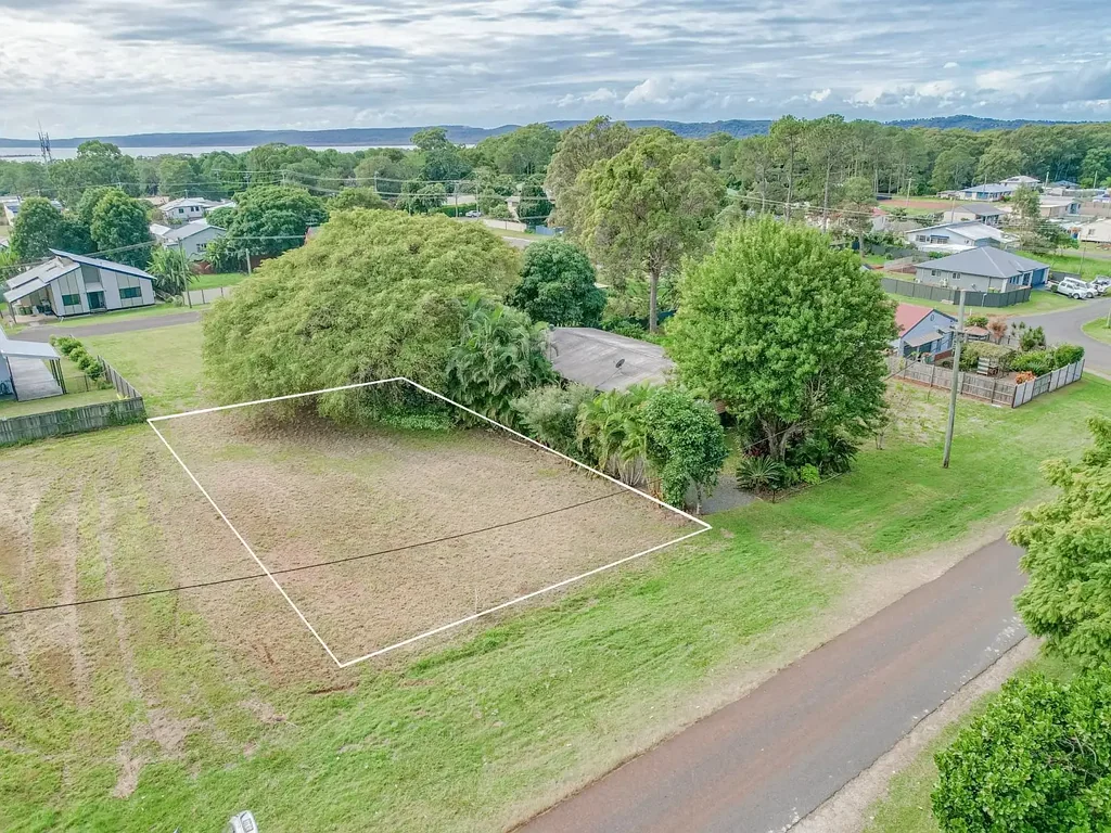 Russell Island Elevated Northern End Block – Cleared, Ready & Convenient