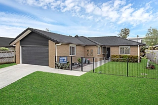 8 Mark Ball Drive, Pokeno, Franklin