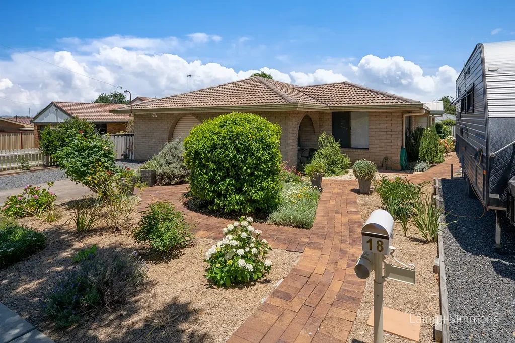 18 Crest Road, Armidale, NSW 2350