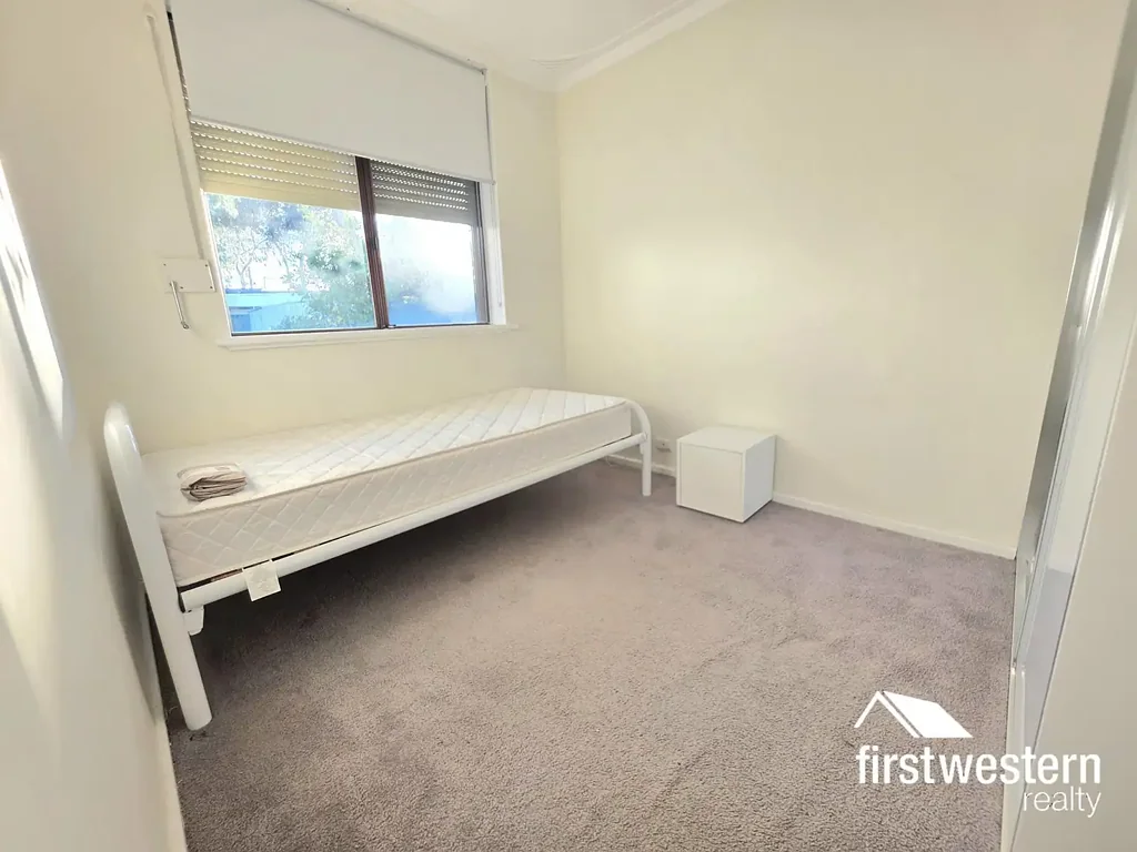 One room available in shared property - for students only!