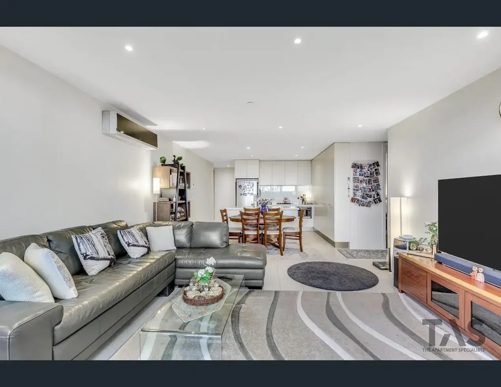 SPACIOUS 2 BEDROOM + 2 BATHROOM APARTMENT!