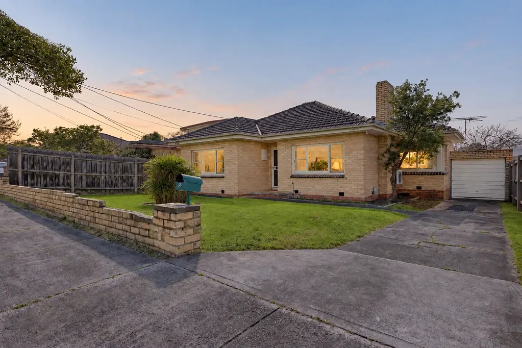 Dandenong North 3ਬੈੱਡਰੂਮ Move In, Invest or Explore the Possibilities - 620m2