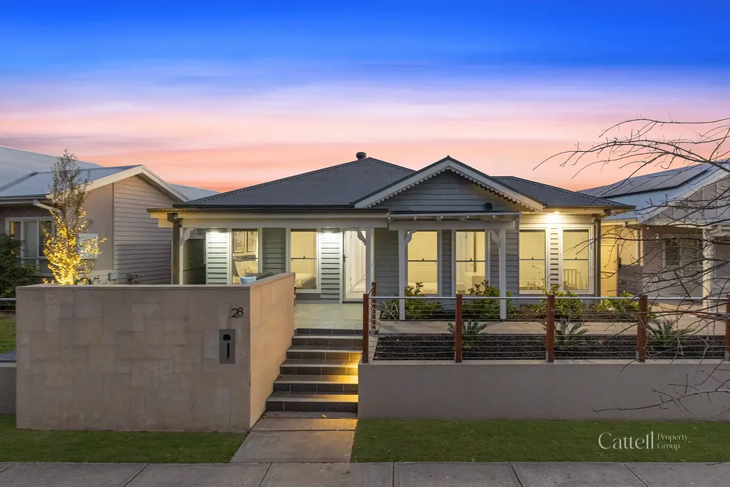North Rothbury 4 Bedroom Rare Granny Flat Option - Hamptons Style Living