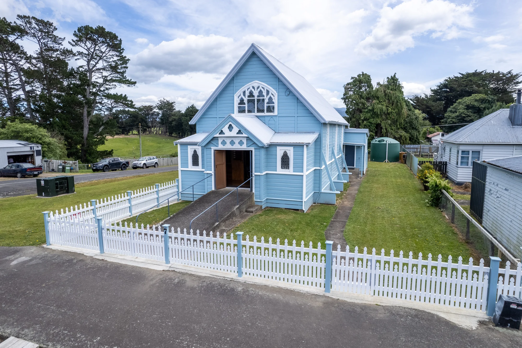 Norsewood 1 Slaapkamer Historic church with modern potential