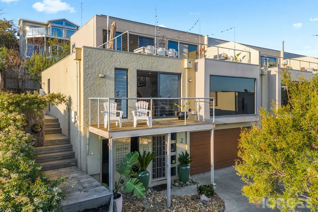 Ocean Grove 3બેડરૂમ Unrivalled luxury and sweeping ocean views in a blue-chip Parade position