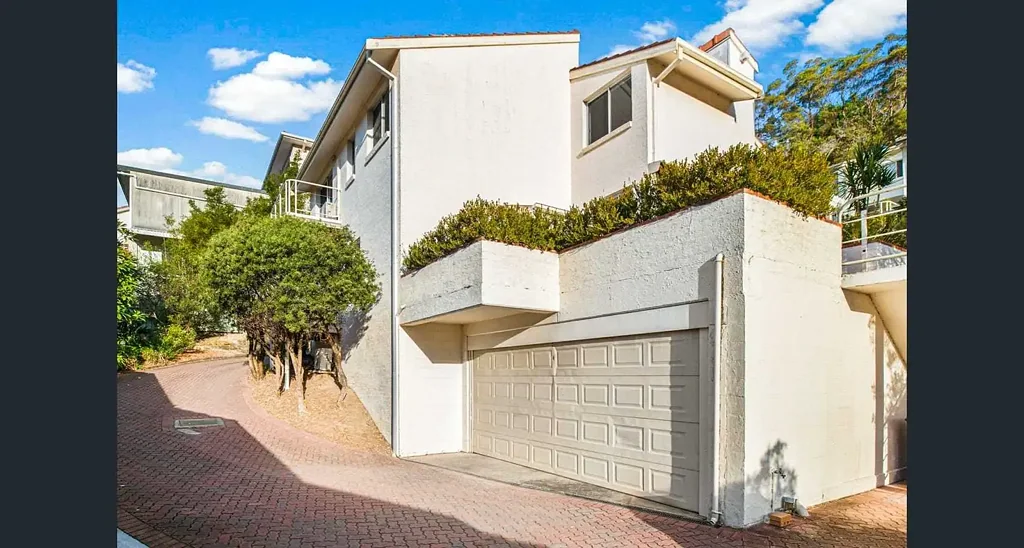 Beautifully presented four-bedroom townhouse with river and bushland outlook