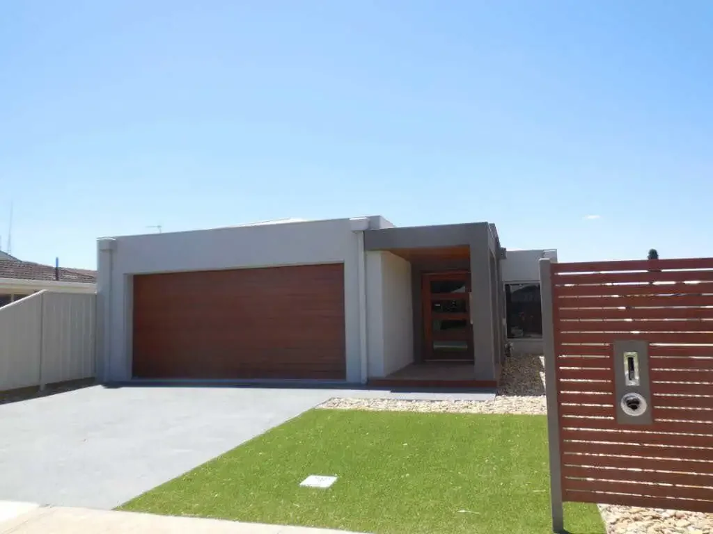 Centrally Located Modern Townhouse