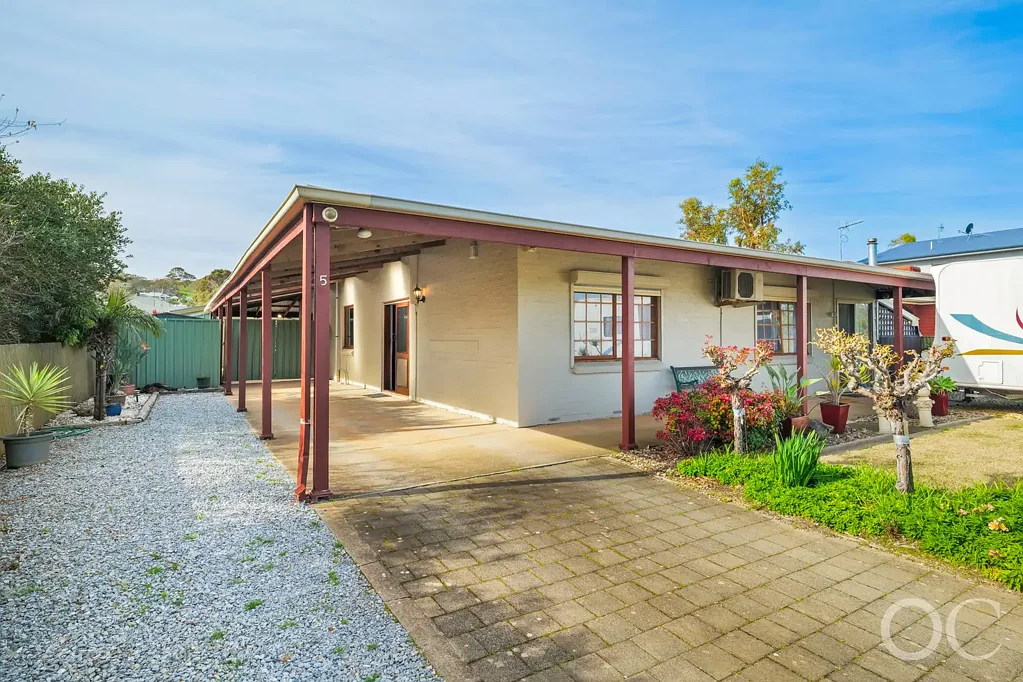Normanville 3 Slaapkamer Open the Door to a Solid Brick Family Home on 842m²