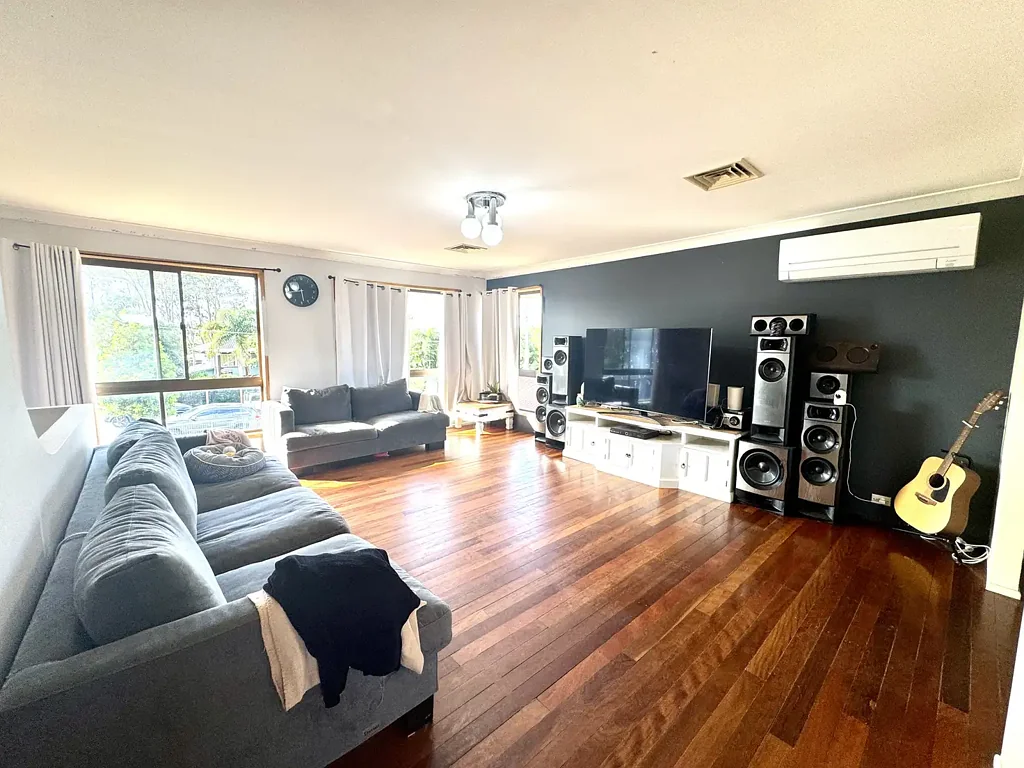 Spacious Double Storey 4 Bedrooms Rental Property in Loganholme - Your New Home Awaits!
