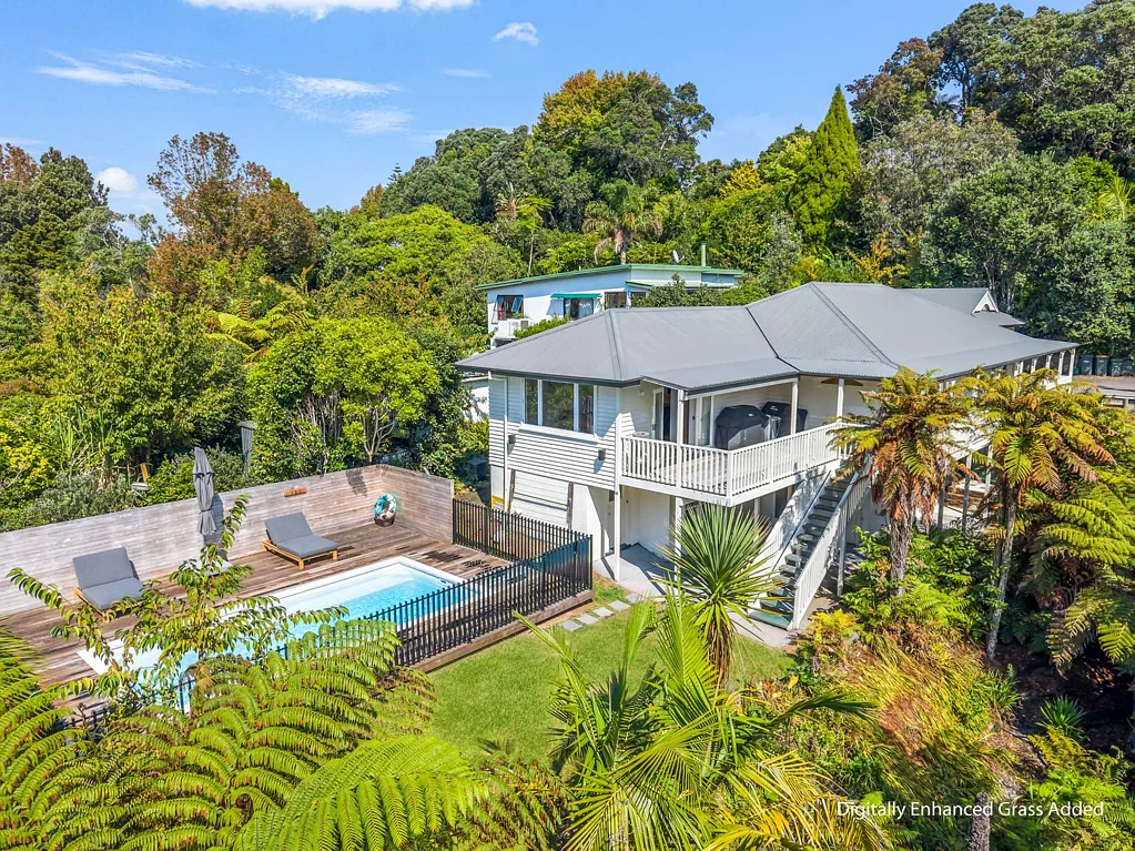 Whakatane 4 Bedroom Pure Luxury on Hillcrest Road!