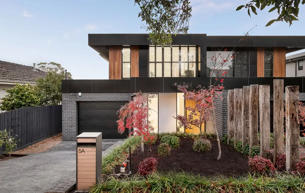 Ashburton 4房 新双拼设计 高端装修 实用布局 低维护生活 engineered oak floors 滑动门户外区 安全单车库 Design Led. Low-Maintenance. Uncompromising.
