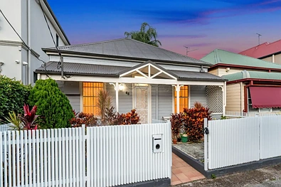 Mascot 6chambre 65 Alfred Street Mascot - First time offered in over 55 years.