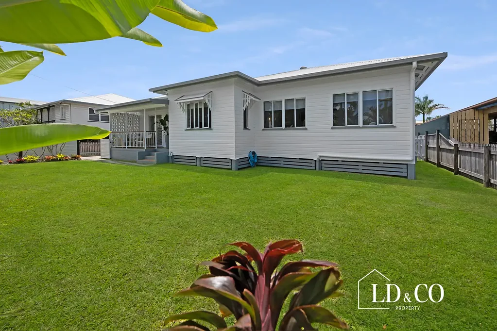 West Mackay 3Zimmer Beautifully Upgraded and Move-In Ready - Charming Entertainers Retreat