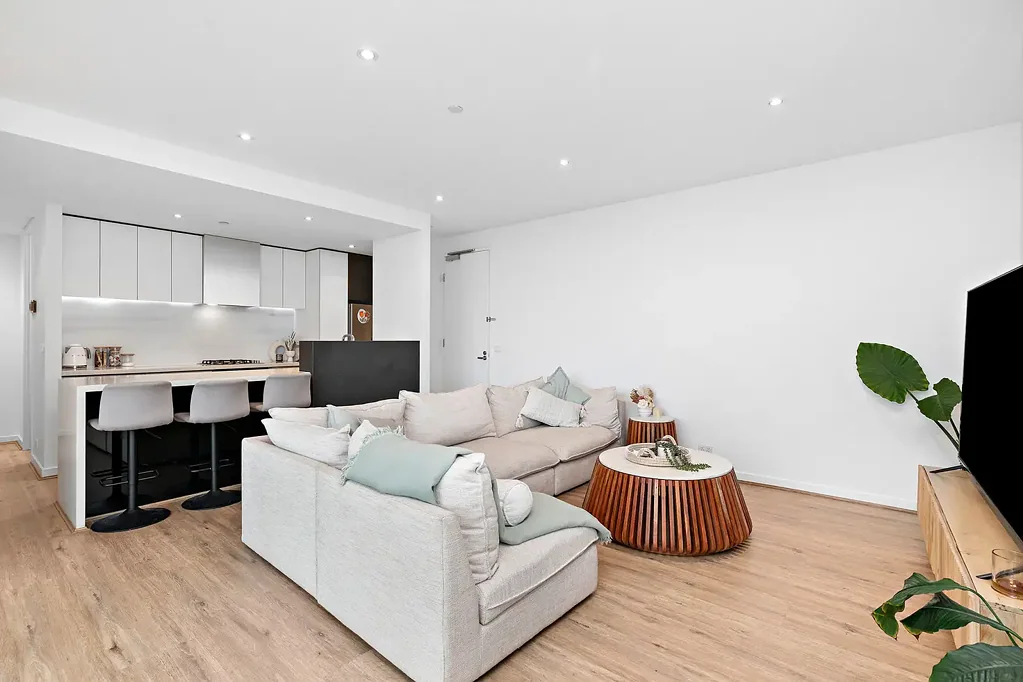 Live the High Life! Spacious 10th-Floor Apartment with Sweeping City & Bay Views
