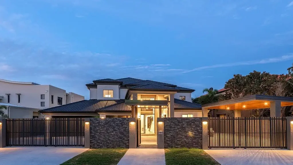 Paradise Point 4chambre BEST VALUE NORTH FACING HOME-PERFECT FOR DUAL OCCUPANCY