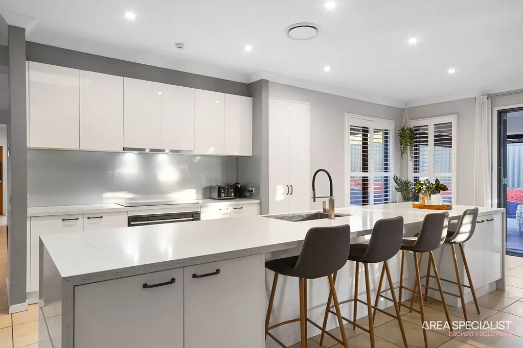 Ormeau 5Phòng ngủ Expansive Family Living | Pool, Side Access, Carport & 793m² Corner Block