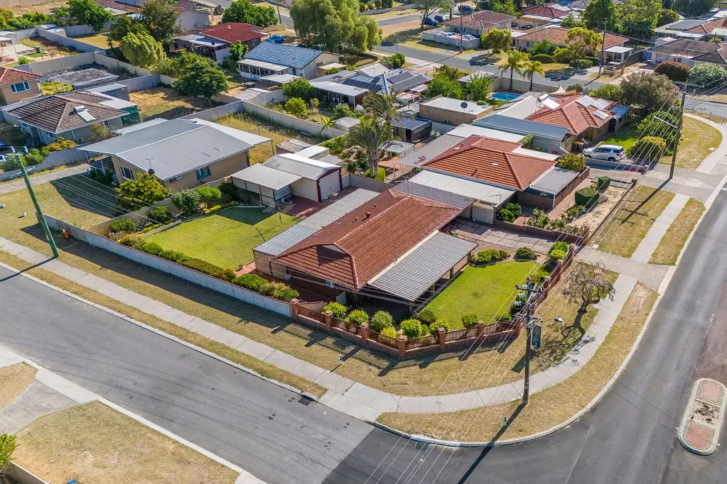 24 Amberton Avenue, Girrawheen, WA 6064