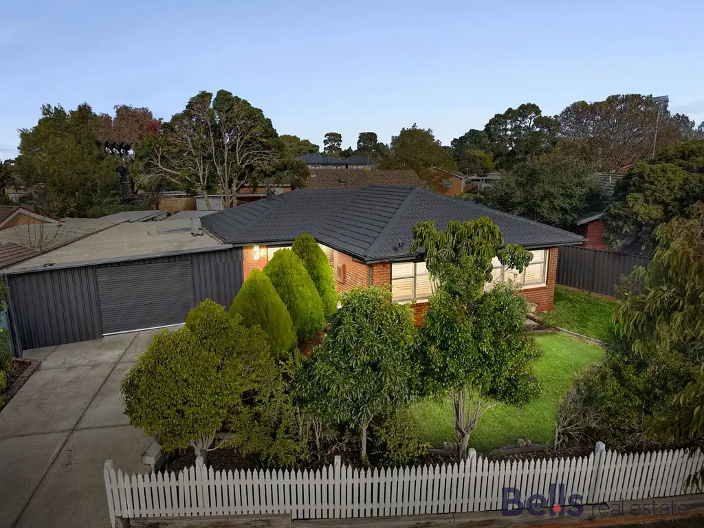 Sunshine West 3chambre Immaculate Family Home on a Generous 610sqm Allotment