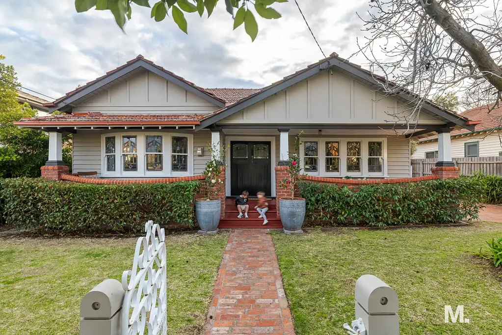 Essendon 5ਬੈੱਡਰੂਮ IT'S BRILLIANT, IT'S BALLATER. AND IT'S WAITING FOR YOU.