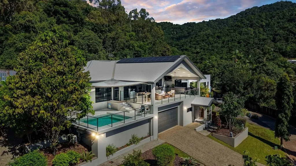 Earlville 4 Bedroom ELEVATED EARLVILLE MASTERPIECE - SPACE, STYLE & SERIOUS SECLUSION