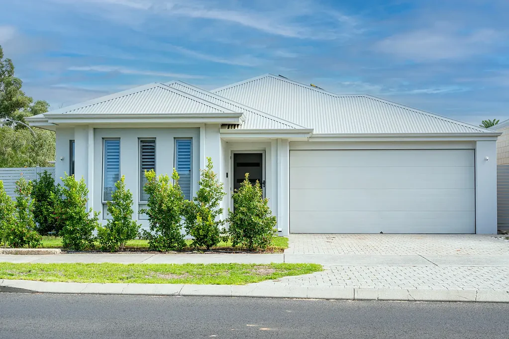 Dalyellup 4Zimmer Modern Coastal Living Opposite Bushland – Move In Ready!