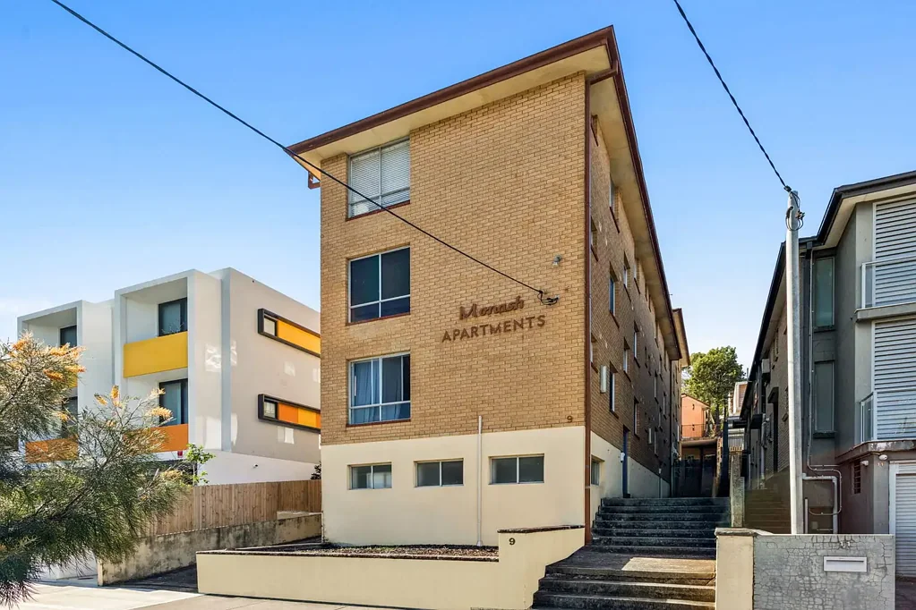 Sunlit North-Facing Apartment in Convenient Location