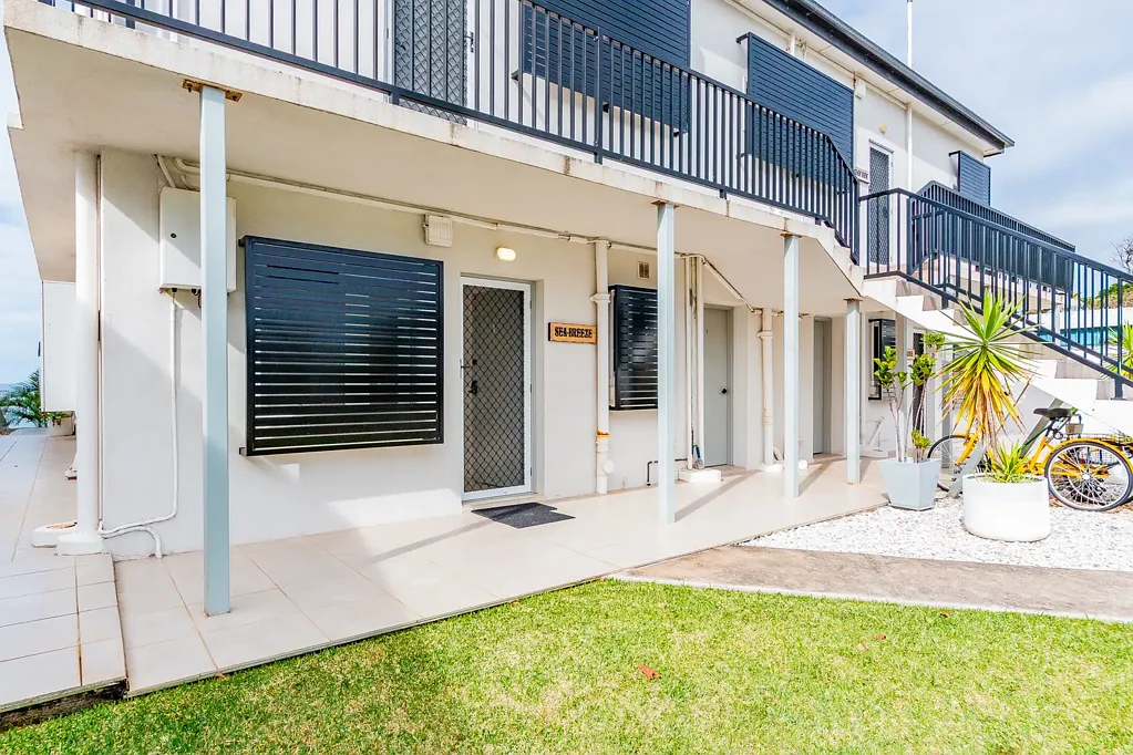 Stunning Waterfront 2 Bedroom Apartment with Spectacular Views !