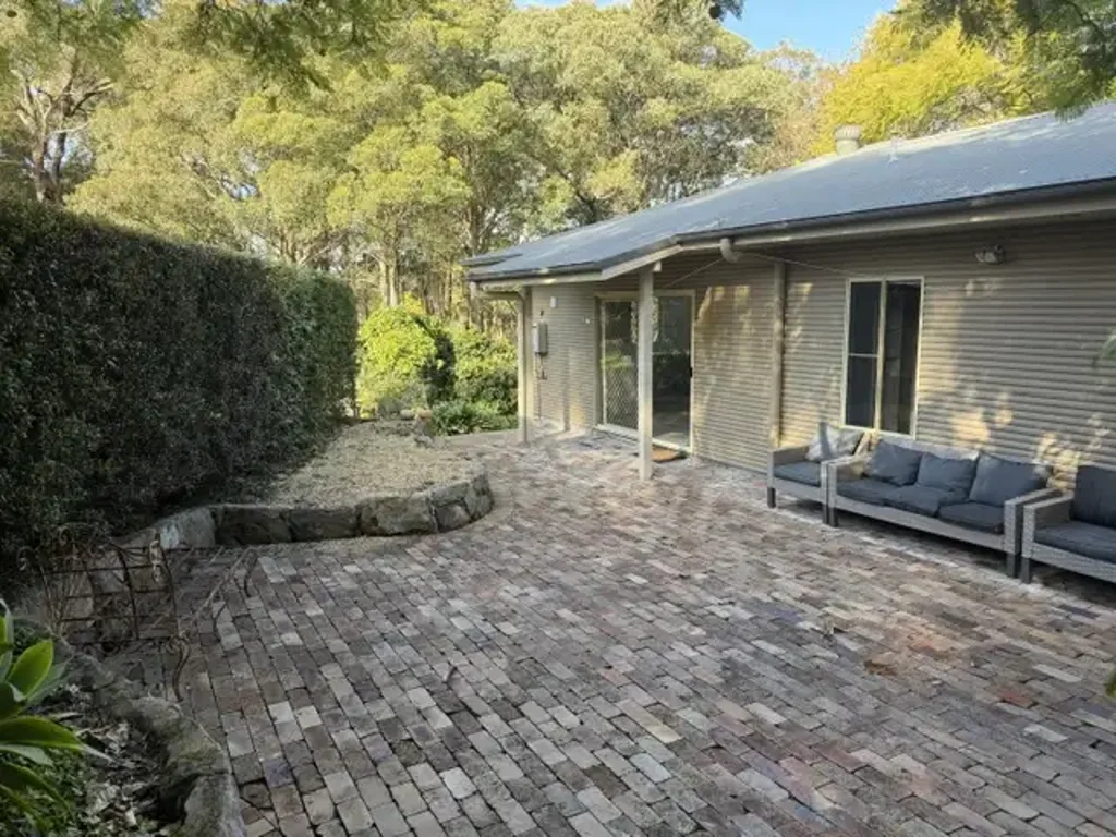 2 bedroom granny flat in a beautiful garden setting