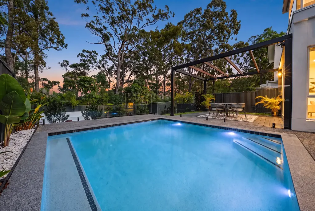 Ashmore 5 Bedroom Opulent Family Home Backing Onto Tranquil Bushland