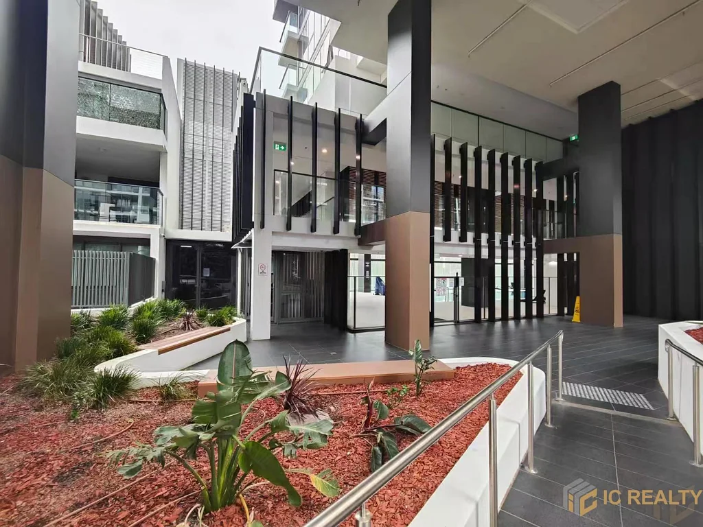 DEPOSIT TAKEN Inspection Cancelled 
Fully Furnished 2 Bedroom Apartment Next to Macquarie Shopping Centre