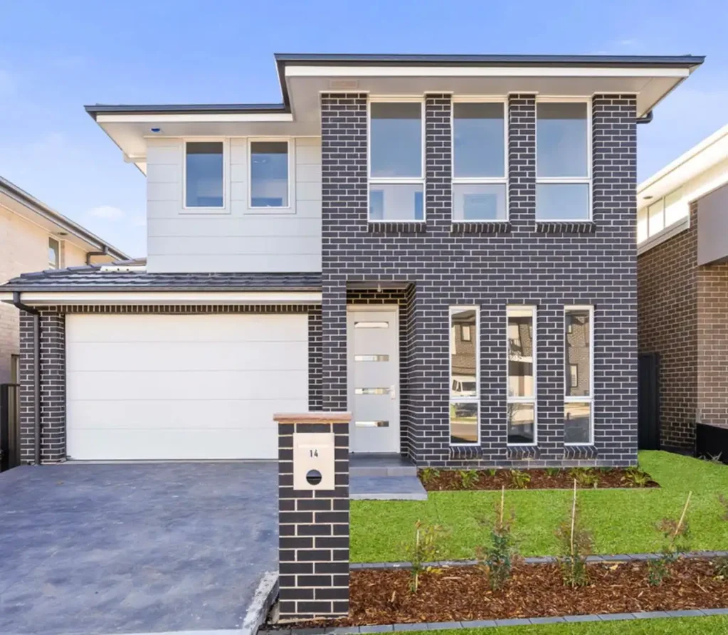 Leppington Brand New Home- Walk to Emerald Hills Shopping Village!