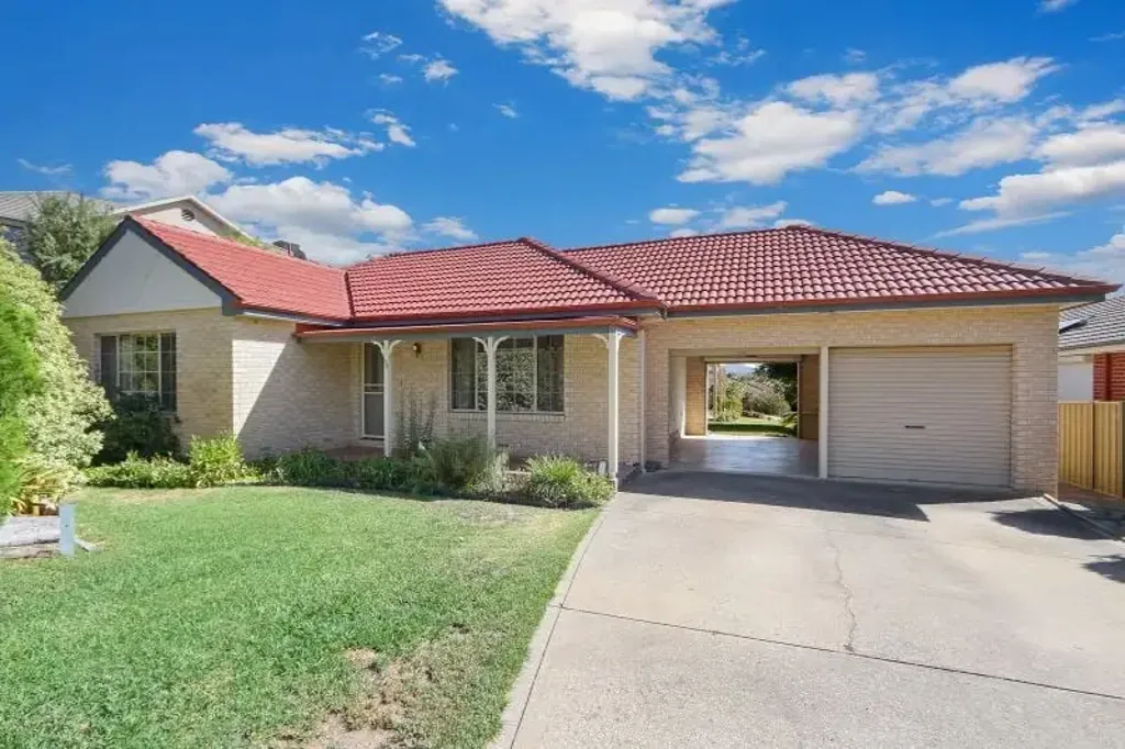 East Albury 3房  Spacious Family Living with North-Easterly Views in a Signature Eastern View Location
