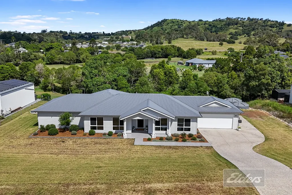 Chatsworth 4Phòng ngủ Class, Style & Space – Contemporary Comfort Meets Acreage Living!