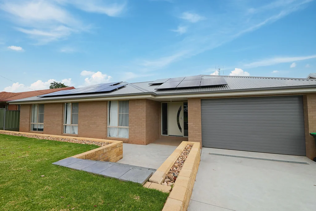 Parkes 4房  Contemporary 4 Bedder with Modern Amenities