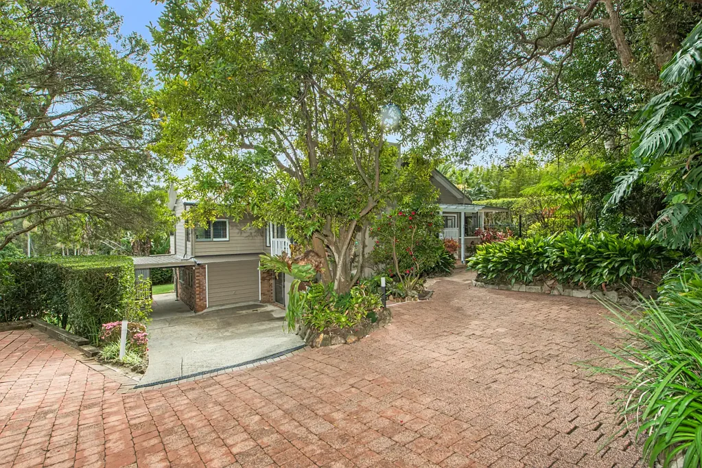 Mona Vale 5 Bedroom Expansive and secluded family home with versatile lower-level retreat.