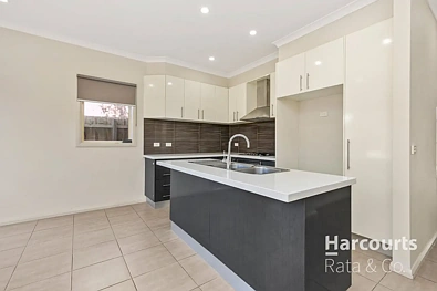 Iba Pa - 1/4 Rosamond Way, Epping, VIC 3076