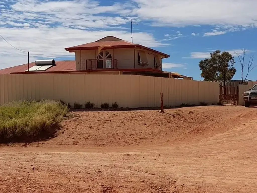 Coober Pedy 4બેડરૂમ RARE 2 STOREY PROPERTY - VIEWS - 4 BEDROOMS - KEEN TO SELL