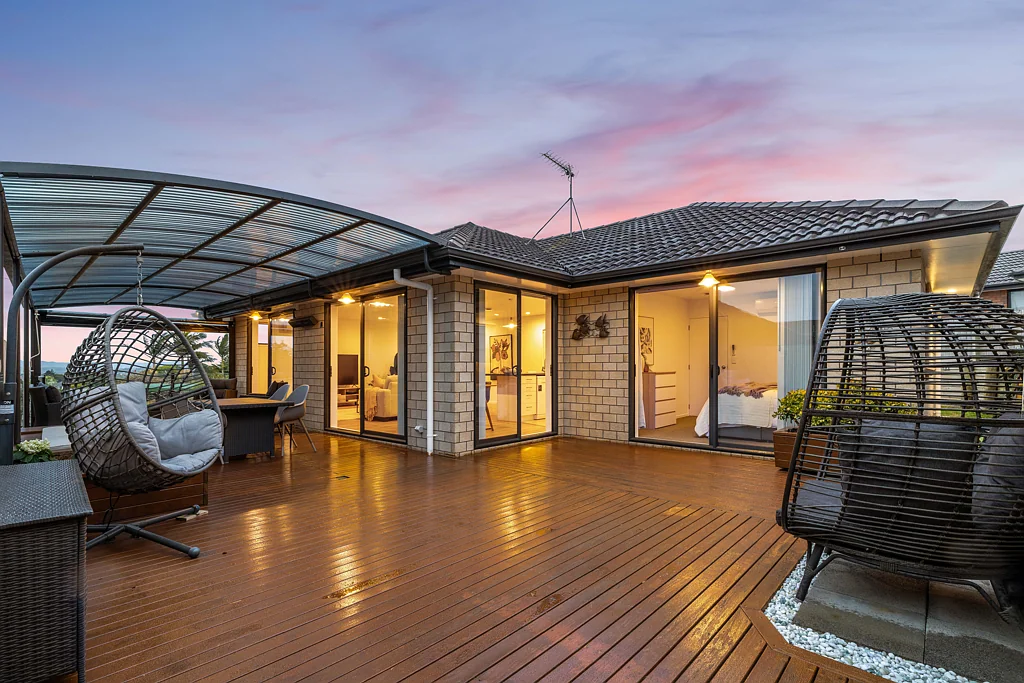 Pukekohe 4房  Sun-Drenched Family Living with Views